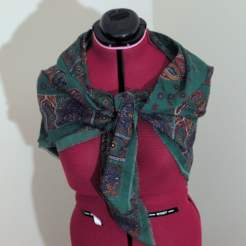💵2/$10Bundle and Save💵Vintage Paisley Green Scarf